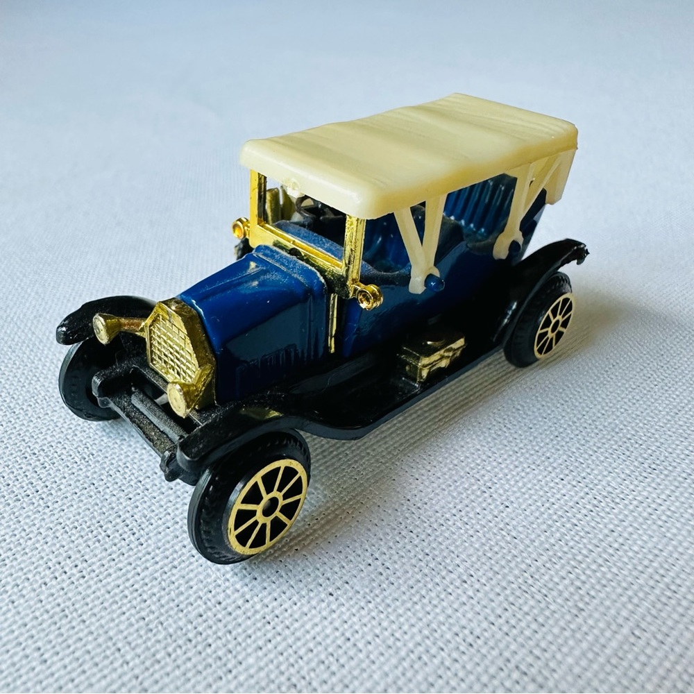 ๐ READERS DIGEST VINTAGE COLLECTIBLE MINIATURE 1:64 CLASSIC CAR NO. 301 ๐ฅ - Picture 3 of 6